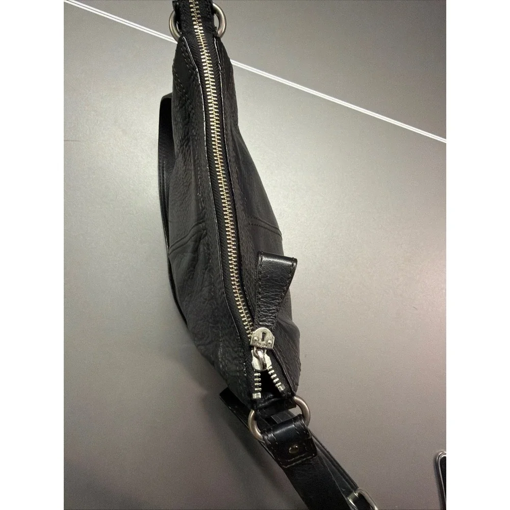 Fossil Black Pebbled Leather Crossbody Bag ZB2544 Silver Tone Keyhole Logo‎